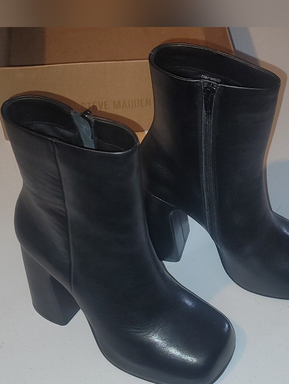 Steve Madden Black Leather Cami Block Heel Ankle Boots, 7.5